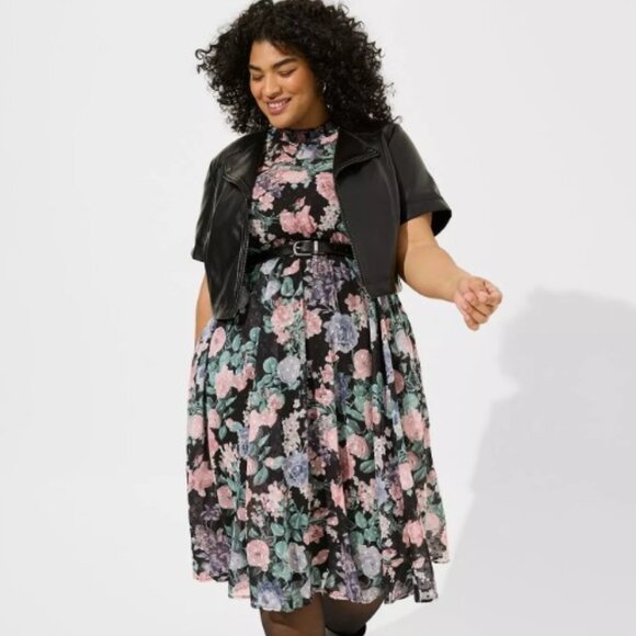 725-3 Torrid Faux Leather Short Sleeve Cropped Moto Jacket Size 0X 10/12 - Picture 4 of 11